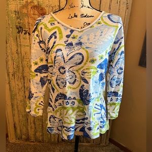 NWOT Jess & Jane 3/4 Sleeve Tee Size Medium. Pattern is Simply